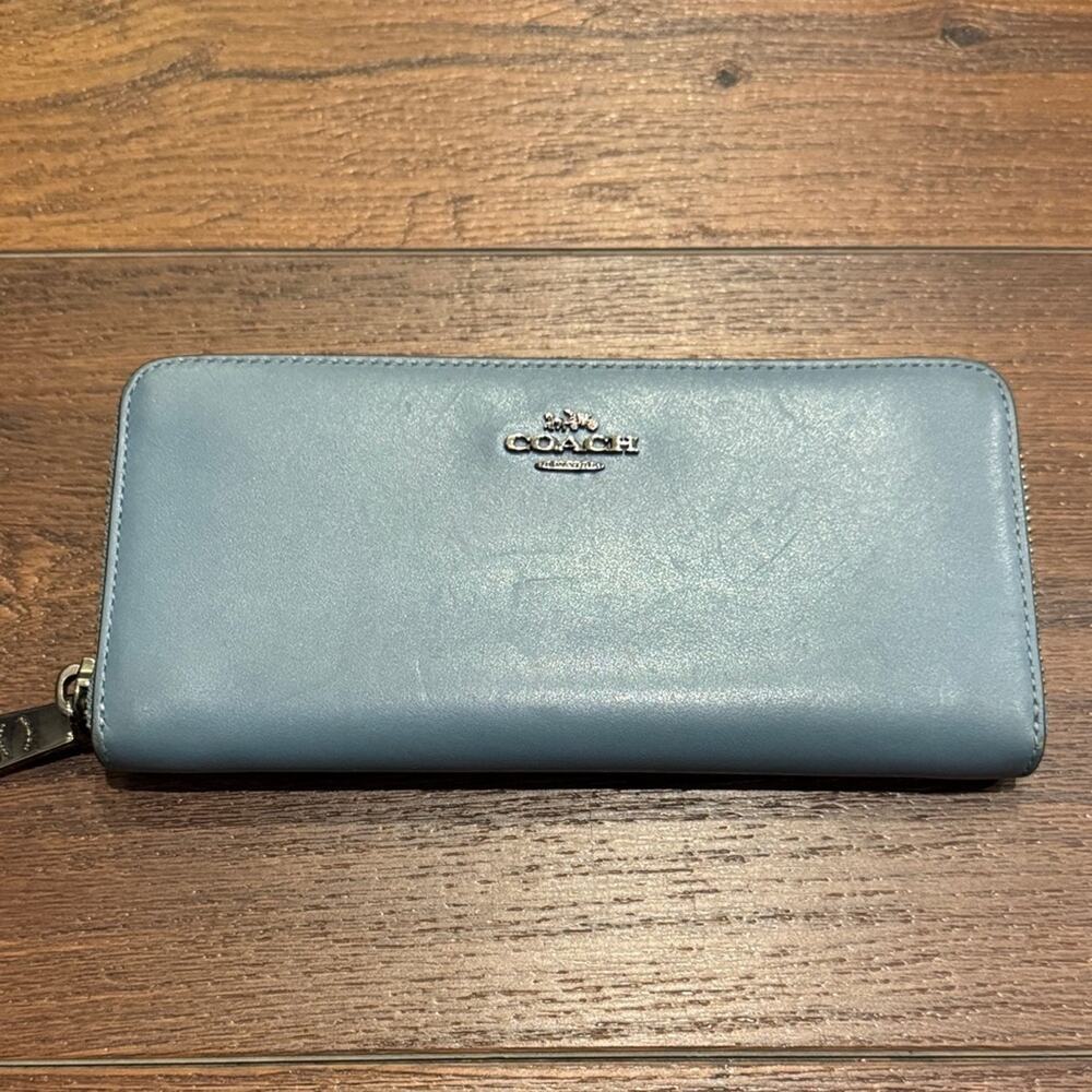 Coach Pre Owned Blue Leather Zip Wallet with Silver Logo few hairline marks. - Picture 1 of 12